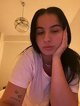 Snapshot of Amalthea_ chatting on August 4, 2026, 10:47 pm Amalthea online show from August 4, 2026, 10:47 pm