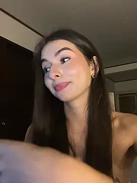 Coralinee 01 online show from May 27, 2026, 1:57 am