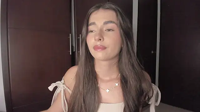 Snapshot of Coralinee_01 chatting on February 1, 2025, 11:37 pm Coralinee 01 online show from February 1, 2025, 11:37 pm