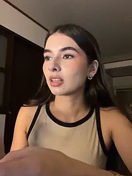 Coralinee 01 online show from May 24, 2026, 1:05 am