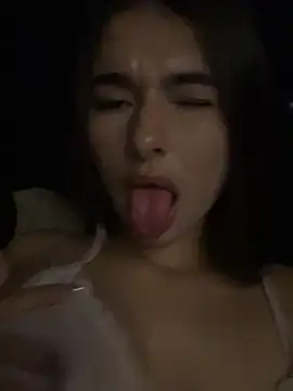 Coralinee 01 online show from April 29, 2026, 4:38 am