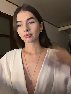 Coralinee 01 online show from May 20, 2026, 11:57 pm