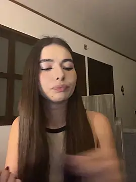 Coralinee 01 online show from June 4, 2026, 12:59 am