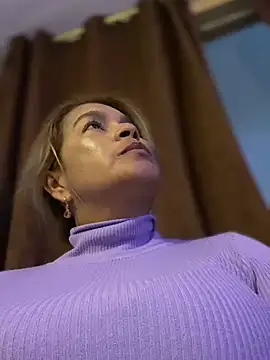 Snapshot of Jlo_69 chatting on January 26, 2025, 11:29 pm Jlo 69 online show from January 26, 2025, 11:29 pm