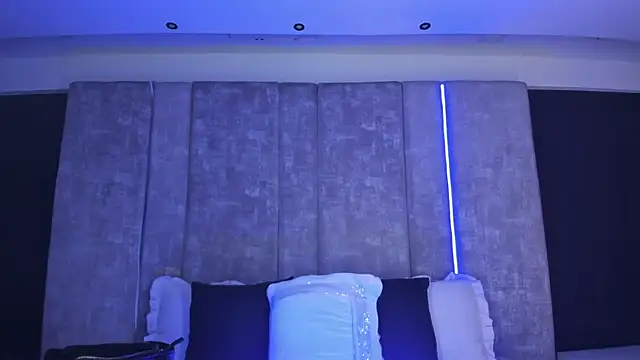 Amareto  online show from May 11, 2026, 10:27 am
