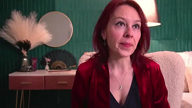 HaileyMoonn online show from April 16, 2026, 3:18 am