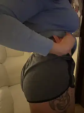 Snapshot of PetitLumiere chatting on February 17, 2025, 1:47 am PetitLumiere online show from February 17, 2025, 1:47 am