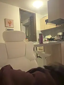 Snapshot of PetitLumiere chatting on January 3, 2025, 3:49 am PetitLumiere online show from January 3, 2025, 3:49 am