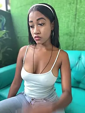 AleezaFrench online show from February 22, 2025, 1:46 pm