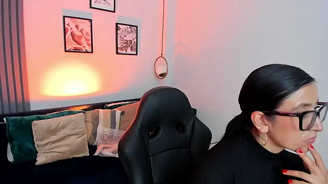 kira moon   online show from February 24, 2026, 8:42 pm