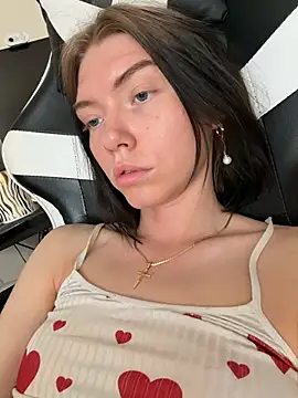 Lisaaa Alisa online show from April 16, 2026, 4:46 am