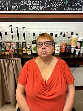 Snapshot of Klio5678 chatting on December 4, 2025, 8:35 am Klio5678 online show from December 4, 2025, 8:35 am