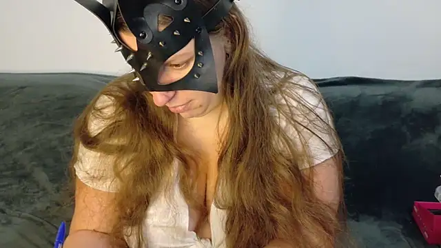 FrancaiseLynne online show from May 16, 2026, 8:41 pm