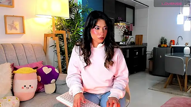 Snapshot of Issa_cooper chatting on October 10, 2025, 12:22 am Issa cooper online show from October 10, 2025, 12:22 am