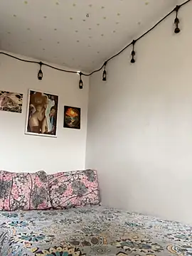 LiliJones  online show from February 6, 2026, 4:14 pm