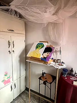 LiliJones  online show from October 1, 2025, 5:06 pm