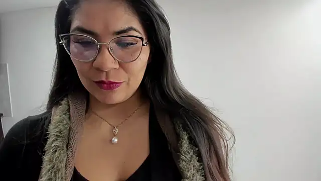 Snapshot of Luna_Dumont chatting on October 2, 2025, 6:11 pm Luna Dumont online show from October 2, 2025, 6:11 pm