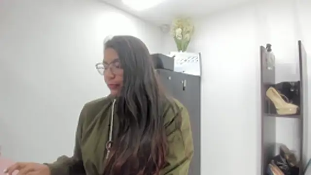 Luna Dumont online show from January 12, 2026, 11:17 am