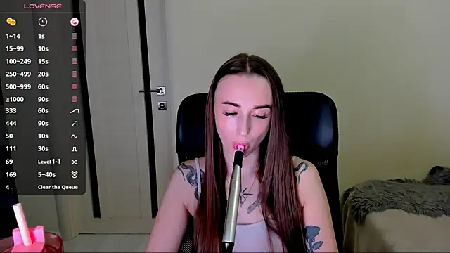 Snapshot of Kimmberr chatting on December 4, 2025, 2:43 am Kimmberr online show from December 4, 2025, 2:43 am