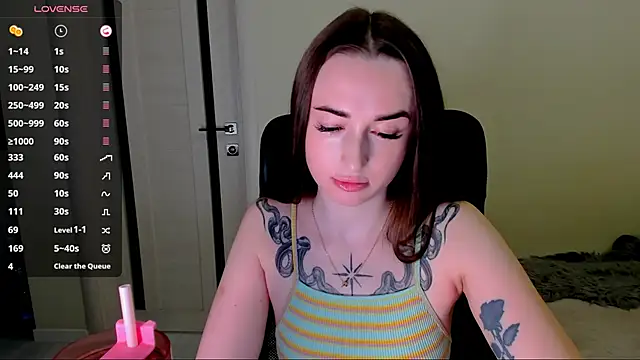 Snapshot of Kimmberr chatting on December 1, 2025, 4:02 am Kimmberr online show from December 1, 2025, 4:02 am