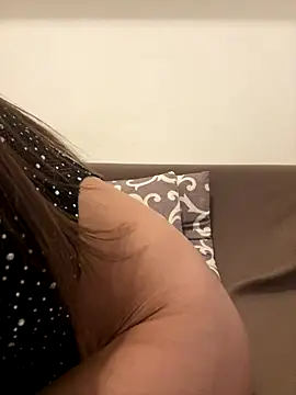 Snapshot of AniGi- chatting on October 25, 2025, 4:18 pm AniGi- online show from October 25, 2025, 4:18 pm