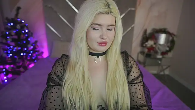 Snapshot of CocoSecretss chatting on January 3, 2025, 8:10 am CocoSecretss online show from January 3, 2025, 8:10 am