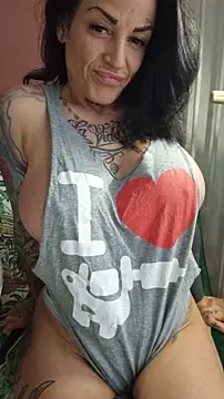 Snapshot of EmilyDiazofficial chatting on November 14, 2025, 1:37 pm EmilyDiazofficial online show from November 14, 2025, 1:37 pm