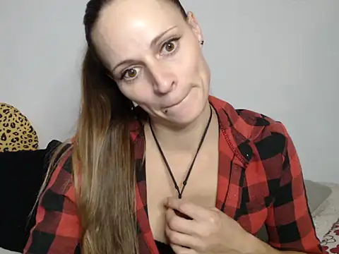 Snapshot of naikah714 chatting on November 18, 2025, 4:10 pm naikah714 online show from November 18, 2025, 4:10 pm