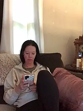 SidneyRaee online show from April 28, 2026, 4:44 pm