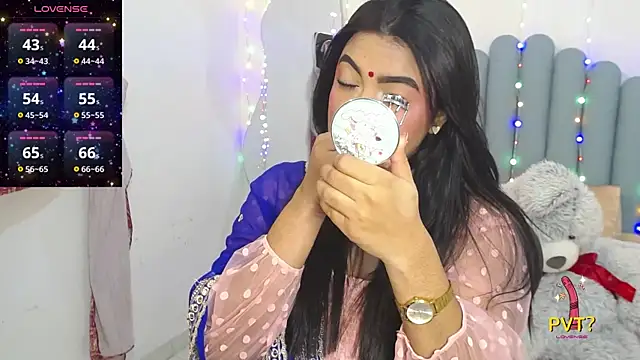 lakshmiraniii online show from April 13, 2026, 11:47 am