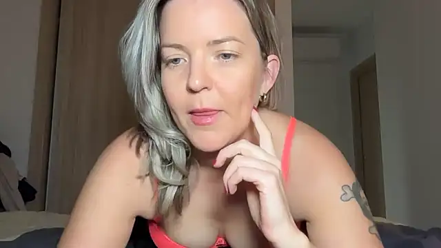 naughtyhollyxxxx online show from February 28, 2025, 3:26 pm