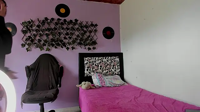 Snapshot of kassandra_james chatting on February 14, 2025, 6:08 pm kassandra james online show from February 14, 2025, 6:08 pm