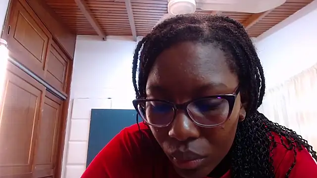 Snapshot of Sara_Marks chatting on November 24, 2025, 11:21 am Sara Marks online show from November 24, 2025, 11:21 am