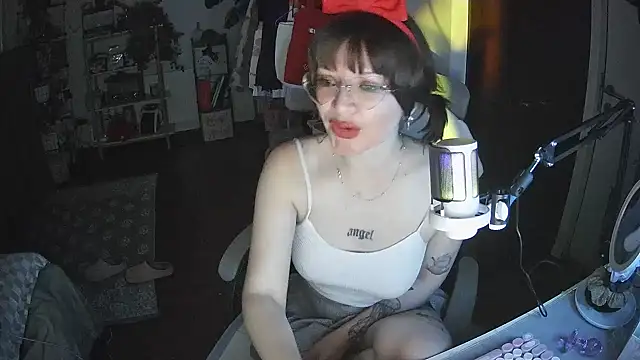 Snapshot of angelic_sg chatting on January 22, 2025, 12:27 am angelic sg online show from January 22, 2025, 12:27 am