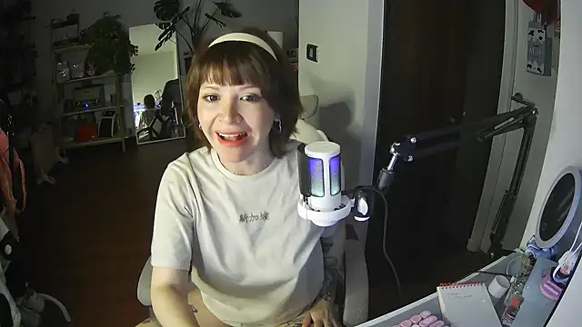 Snapshot of angelic_sg chatting on January 5, 2025, 1:35 am angelic sg online show from January 5, 2025, 1:35 am