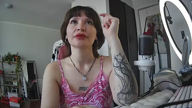 Snapshot of angelic_sg chatting on December 30, 2024, 9:08 pm angelic sg online show from December 30, 2024, 9:08 pm