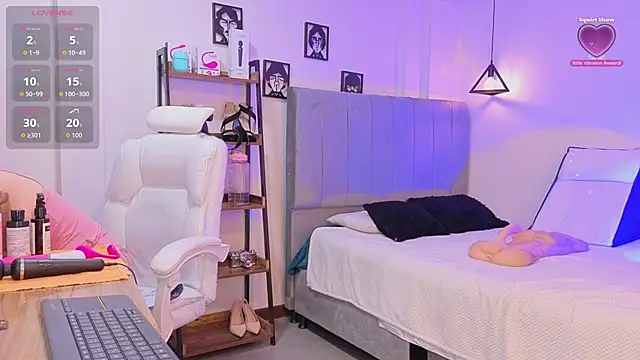 lady nylon  online show from April 2, 2026, 11:39 am