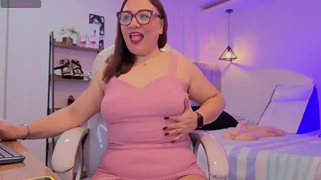 lady nylon  online show from October 12, 2025, 10:27 am