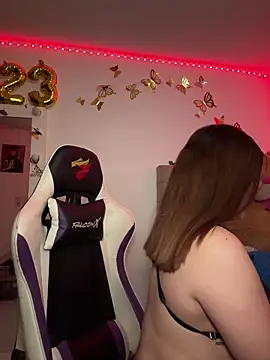 Jullieetta online show from February 6, 2025, 12:43 am