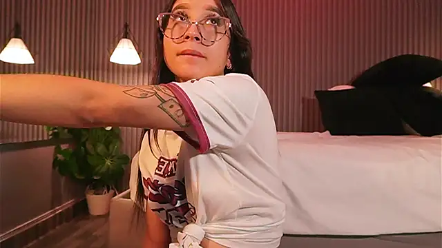 Snapshot of EriKlein chatting on March 4, 2026, 8:27 pm EriKlein online show from March 4, 2026, 8:27 pm