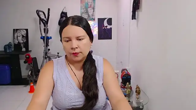 claryssa  online show from June 3, 2026, 8:24 pm