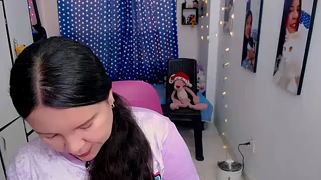 Snapshot of claryssa_ chatting on December 4, 2025, 9:03 pm claryssa online show from December 4, 2025, 9:03 pm