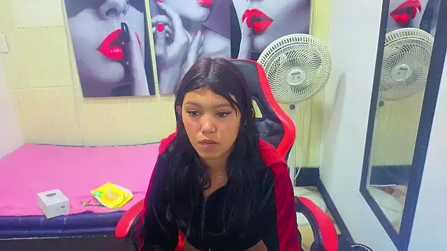 Snapshot of emily_rosse04 chatting on October 8, 2025, 1:12 pm emily rosse04 online show from October 8, 2025, 1:12 pm