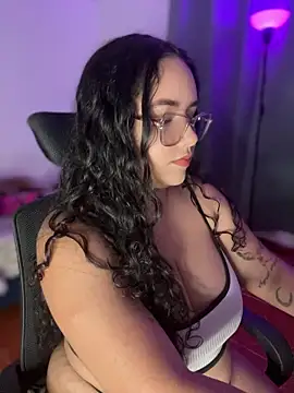 CurlyGirl 1 online show from April 7, 2026, 11:28 pm