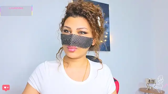 Turkish Latina online show from March 29, 2026, 10:33 pm