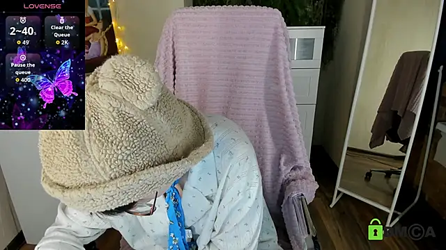 Snapshot of Melissa_Wells chatting on October 3, 2025, 9:38 pm Melissa Wells online show from October 3, 2025, 9:38 pm