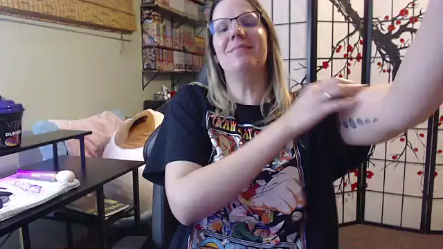 Sarahtineke online show from February 12, 2026, 10:31 pm