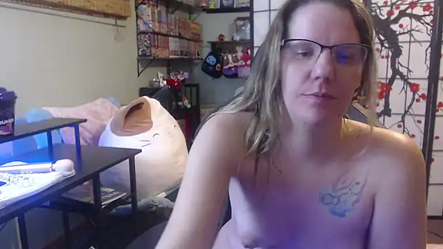 Sarahtineke online show from February 14, 2026, 5:40 am