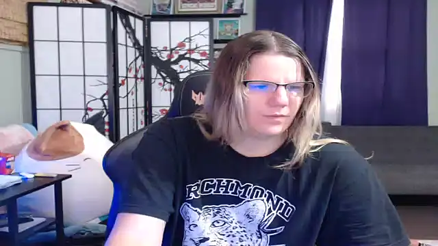 Sarahtineke online show from October 31, 2025, 4:25 pm