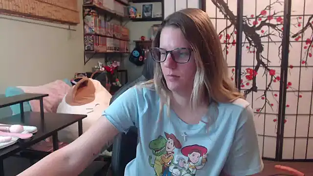 Sarahtineke online show from March 16, 2026, 3:37 pm